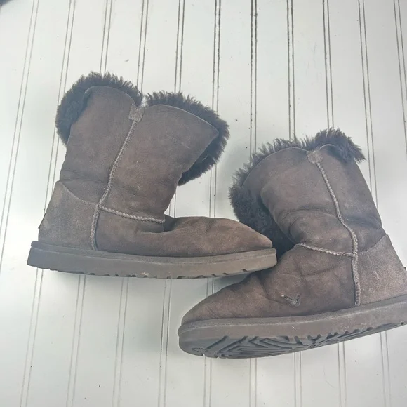 UGG Women's Bailey Button II Chocolate Brown Boots Size - Picture 3 of 12
